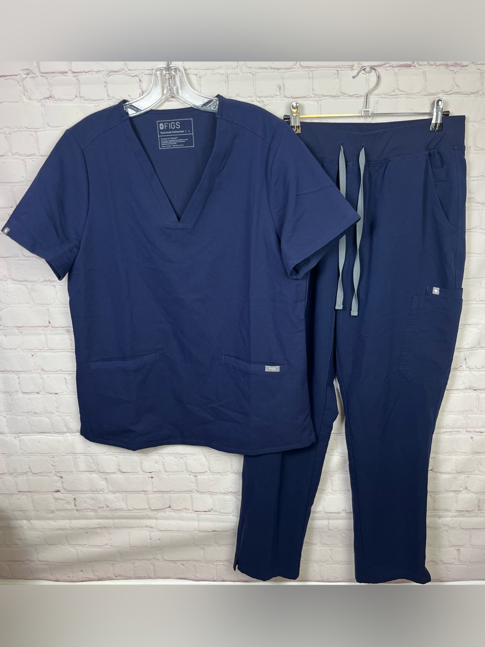 Figs Casma Scrub Top and HW Yola Scrub Pants Set in Navy Size Large